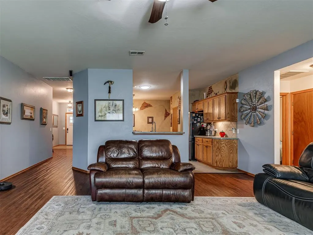 Photo 6 — 11004 NW 101st Street, Yukon, OK 73099