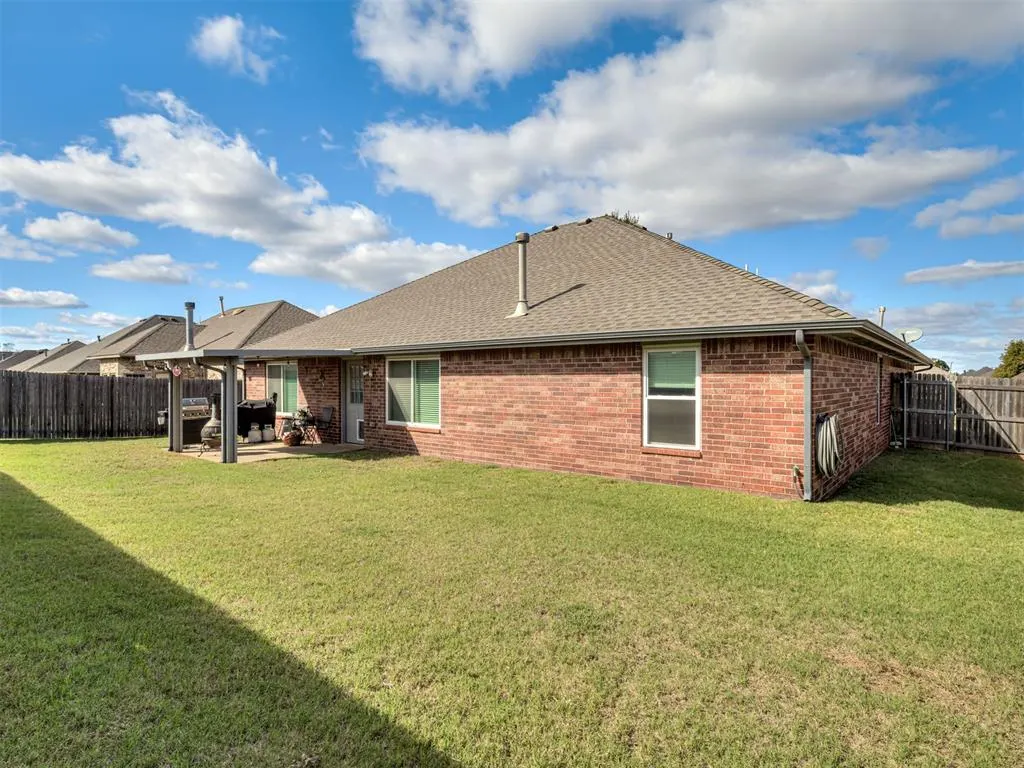 Photo 33 — 11004 NW 101st Street, Yukon, OK 73099