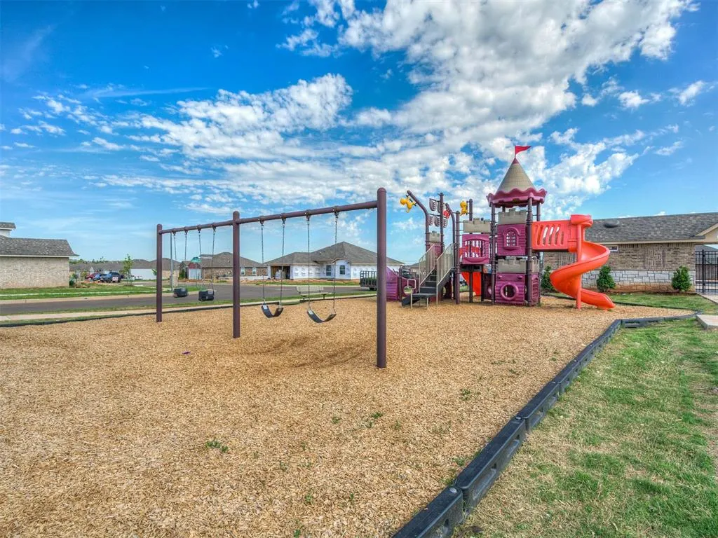 Photo 37 — 11004 NW 101st Street, Yukon, OK 73099