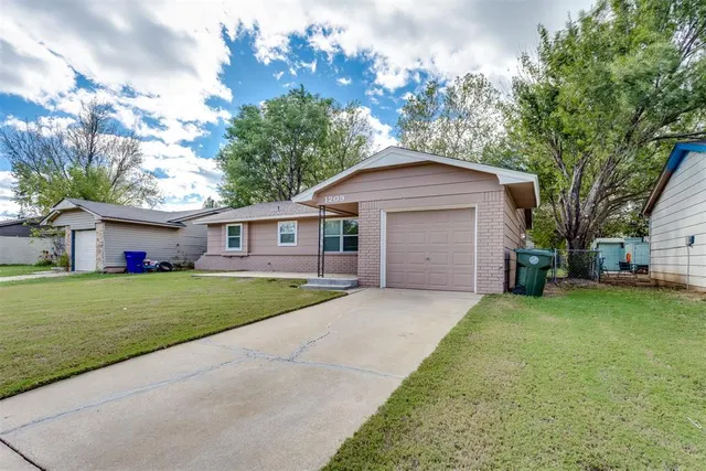 Photo 7 — 1209 N Christine Drive, Midwest City, OK 73130
