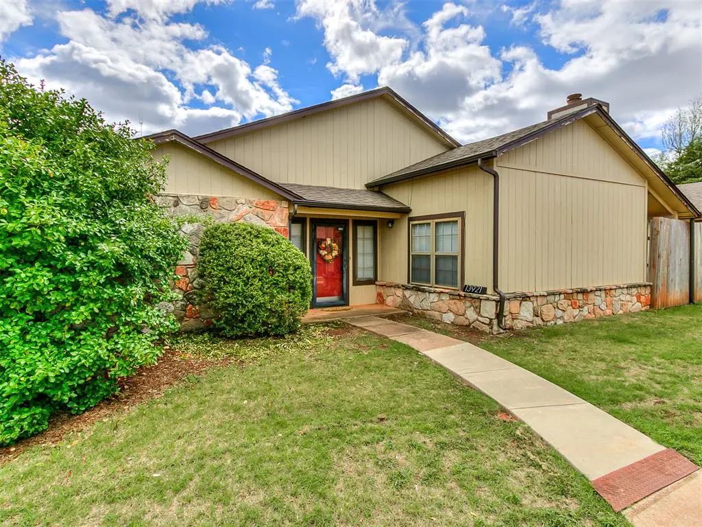 Front exterior — 13921 Crossing Way W, Edmond, OK 73013