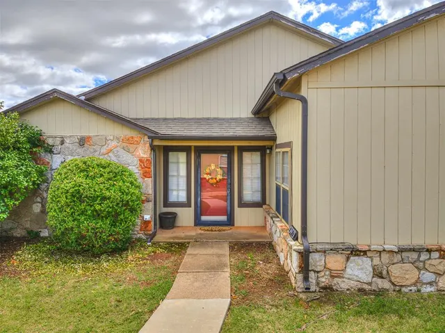 Photo 3 — 13921 Crossing Way W, Edmond, OK 73013