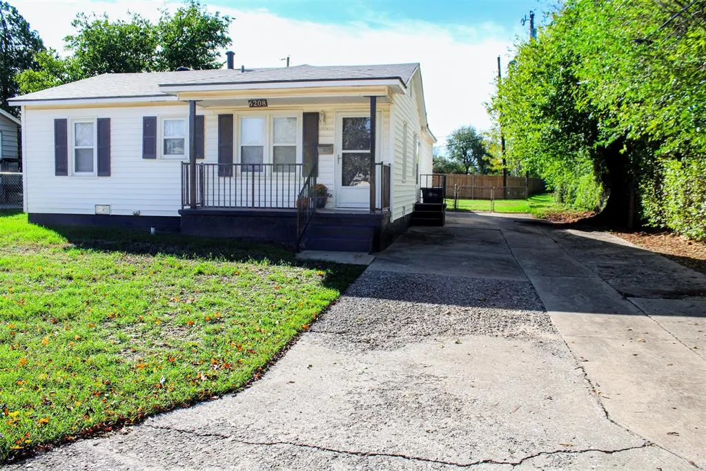 Front exterior — 6208 NW 54th Street, Oklahoma City, OK 73122
