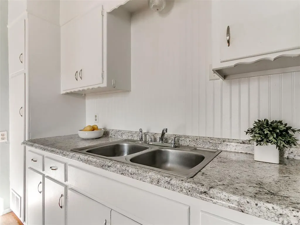 Photo 3 — 117 W Clegern Avenue, Edmond, OK 73003