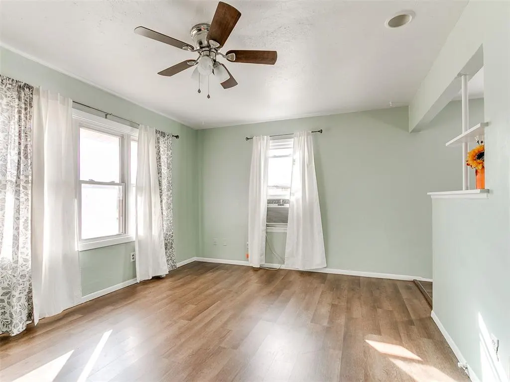 Photo 6 — 117 W Clegern Avenue, Edmond, OK 73003