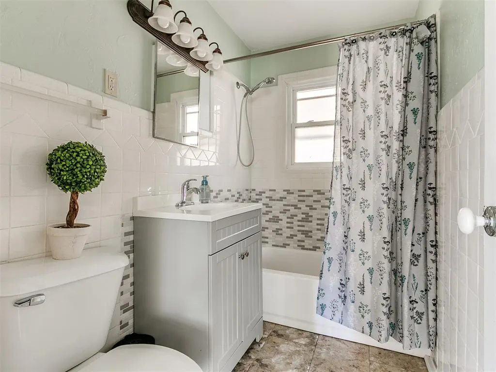 Photo 8 — 117 W Clegern Avenue, Edmond, OK 73003