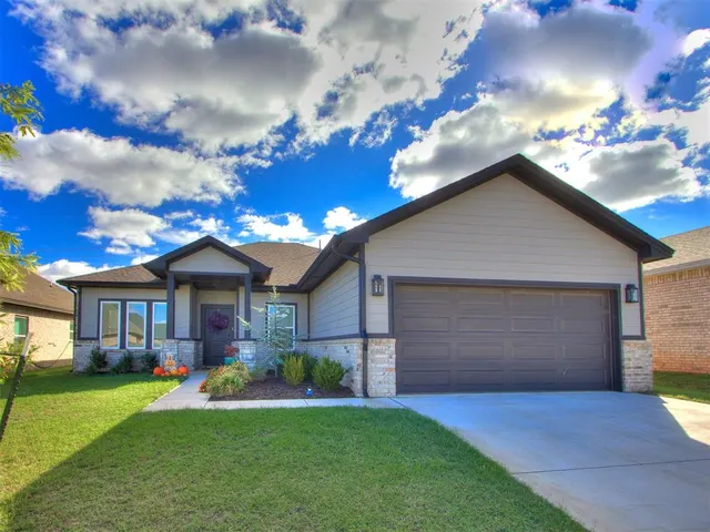 Photo 2 — 9232 NW 144th Place, Yukon, OK 73099
