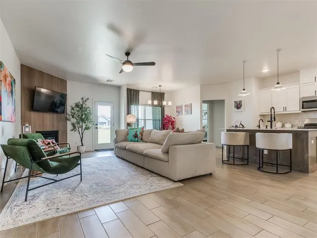 Photo 4 — 9232 NW 144th Place, Yukon, OK 73099
