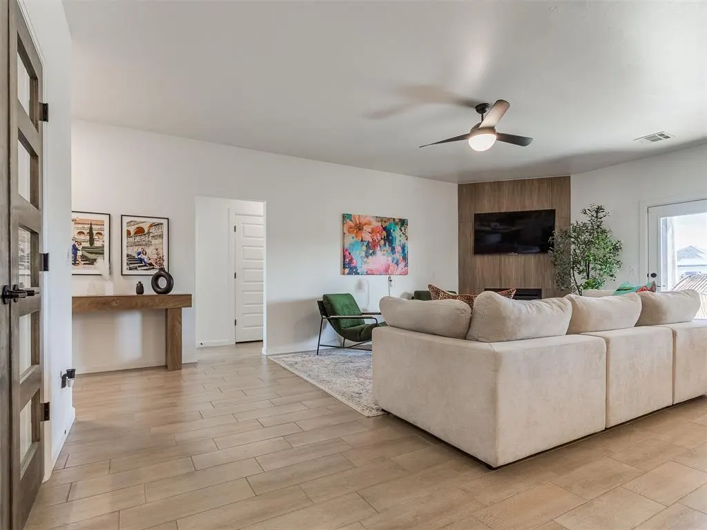 Photo 6 — 9232 NW 144th Place, Yukon, OK 73099