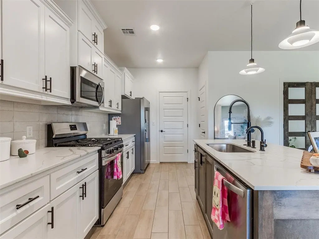 Photo 14 — 9232 NW 144th Place, Yukon, OK 73099