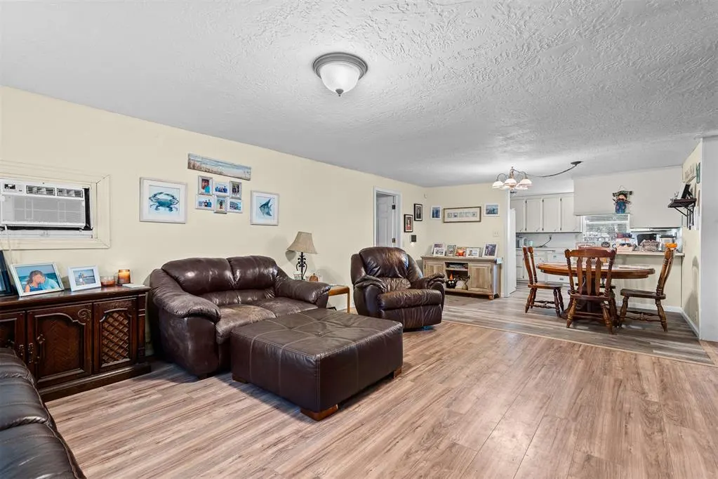 Photo 3 — 406 S Maple Street, Davis, OK 73030