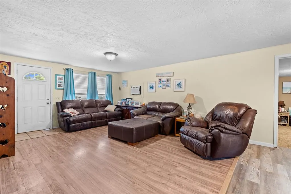 Photo 4 — 406 S Maple Street, Davis, OK 73030