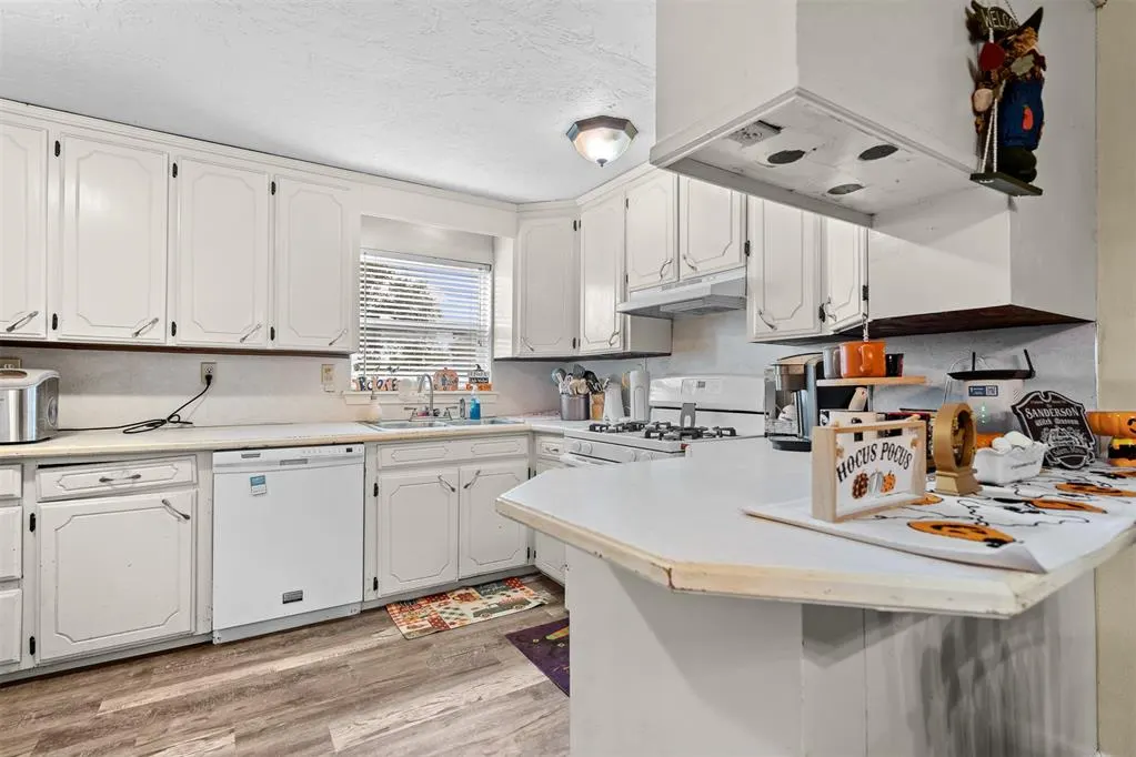 Photo 10 — 406 S Maple Street, Davis, OK 73030