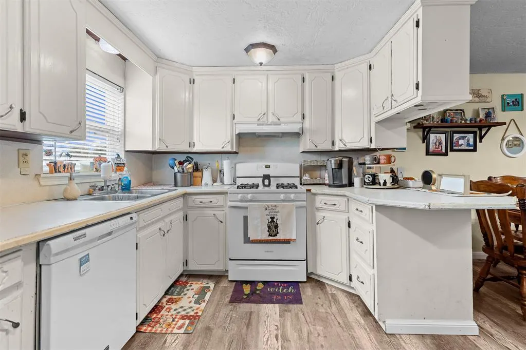 Photo 11 — 406 S Maple Street, Davis, OK 73030