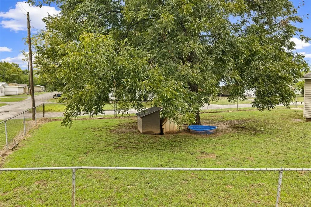 Photo 32 — 406 S Maple Street, Davis, OK 73030