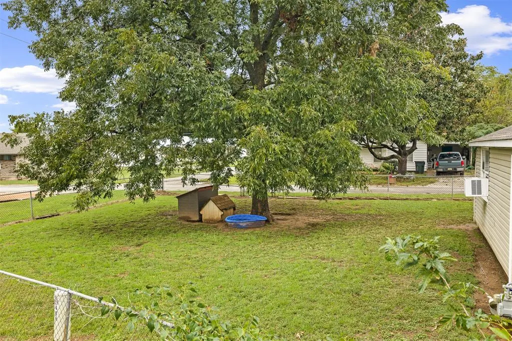 Photo 33 — 406 S Maple Street, Davis, OK 73030