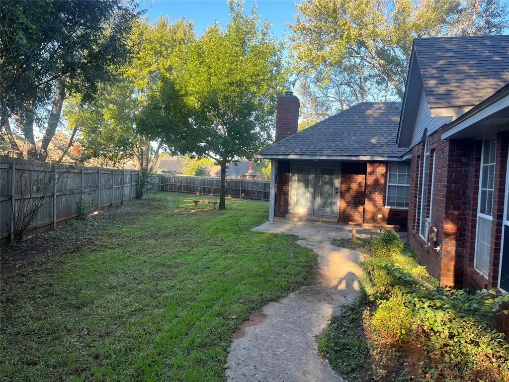 Photo 5 — 705 Copperfield Court, Edmond, OK 73003