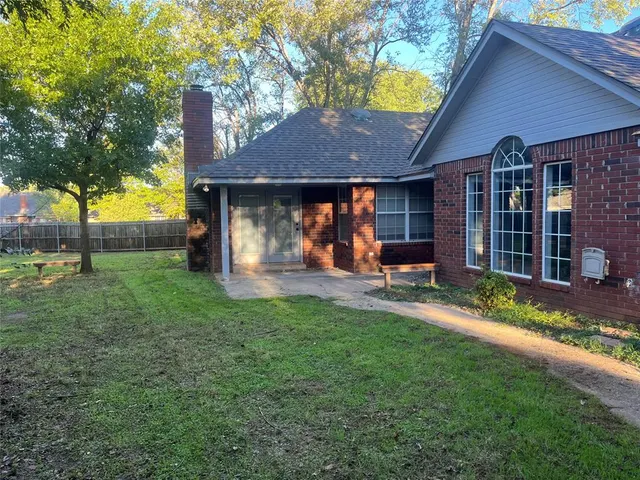 Photo 7 — 705 Copperfield Court, Edmond, OK 73003