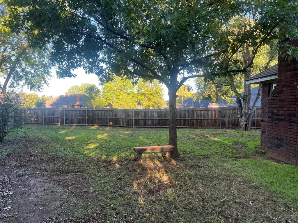 Photo 9 — 705 Copperfield Court, Edmond, OK 73003