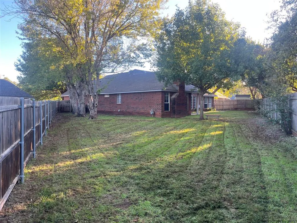 Photo 11 — 705 Copperfield Court, Edmond, OK 73003