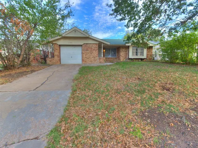 Photo 2 — 1100 Shalimar Drive, Del City, OK 73115