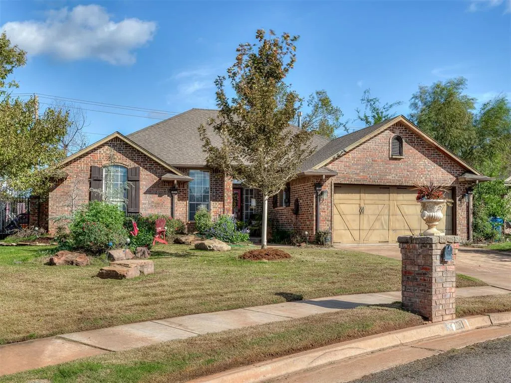 Front exterior — 2804 Nantucket Lane, Edmond, OK 73013