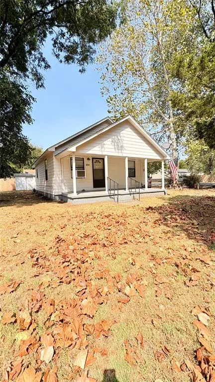 Front exterior — 205 W Boomer Street, Lexington, OK 73051
