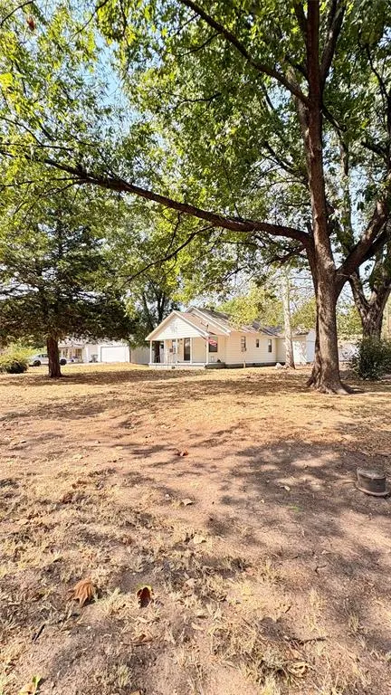Photo 4 — 205 W Boomer Street, Lexington, OK 73051