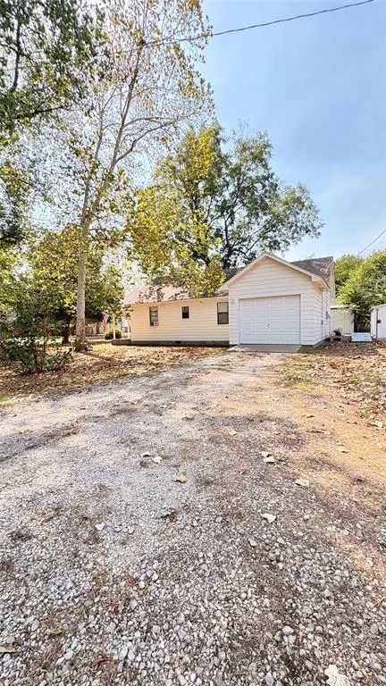 Photo 6 — 205 W Boomer Street, Lexington, OK 73051
