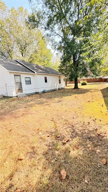 Photo 8 — 205 W Boomer Street, Lexington, OK 73051