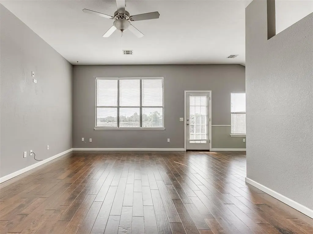 Photo 2 — 316 SE 23rd Street, Moore, OK 73160