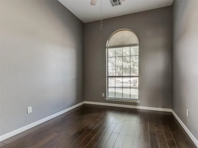 Photo 3 — 316 SE 23rd Street, Moore, OK 73160