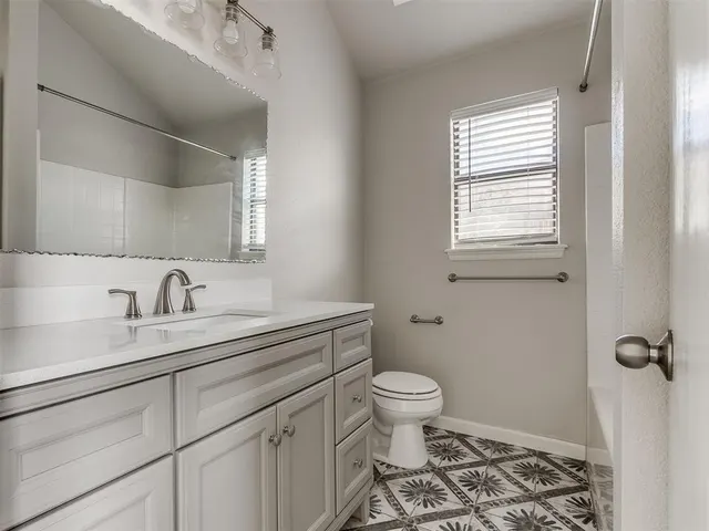 Photo 7 — 316 SE 23rd Street, Moore, OK 73160