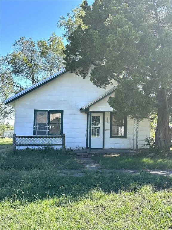 Photo 2 — 808 S Oak, Holdenville, OK 74848