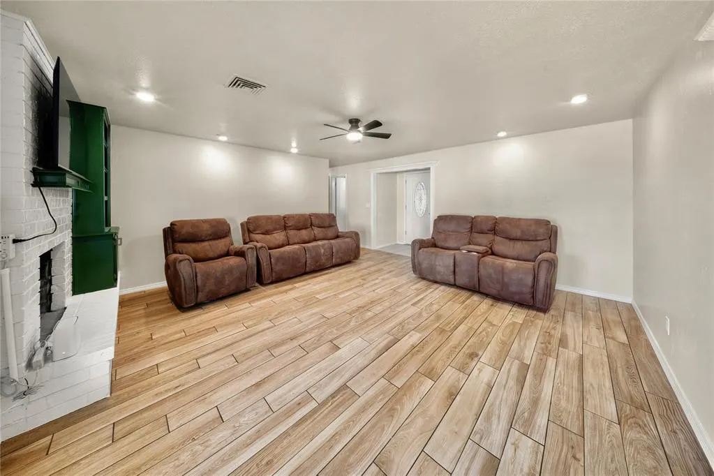 Photo 3 — 8400 S Villa Avenue, Oklahoma City, OK 73159