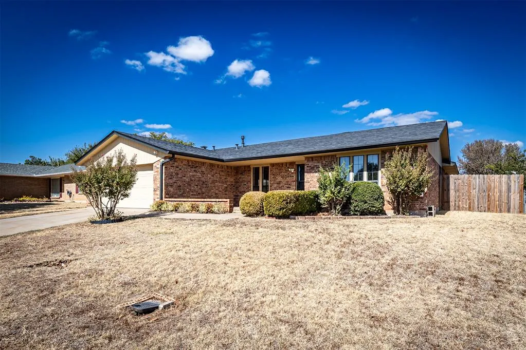 Photo 2 — 7911 NW Echo Road, Lawton, OK 73505