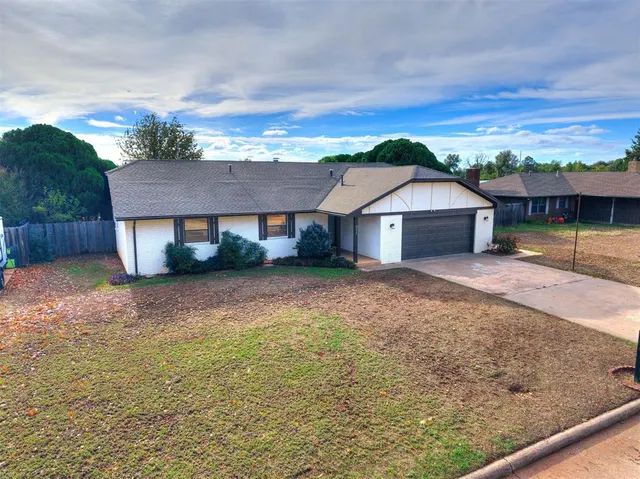 Photo 2 — 311 Christopher Drive, Chickasha, OK 73018