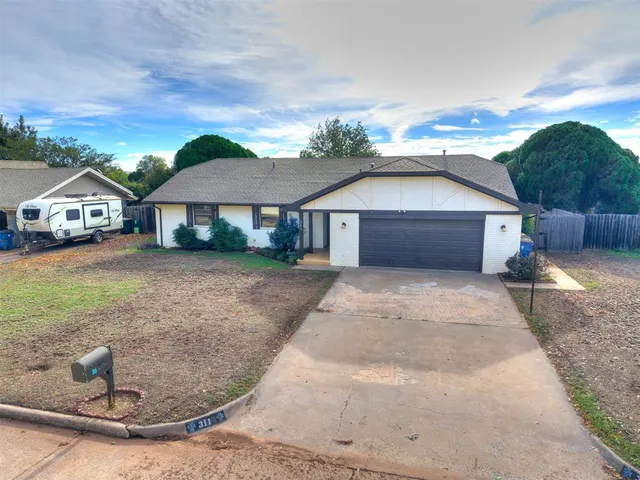 Photo 3 — 311 Christopher Drive, Chickasha, OK 73018