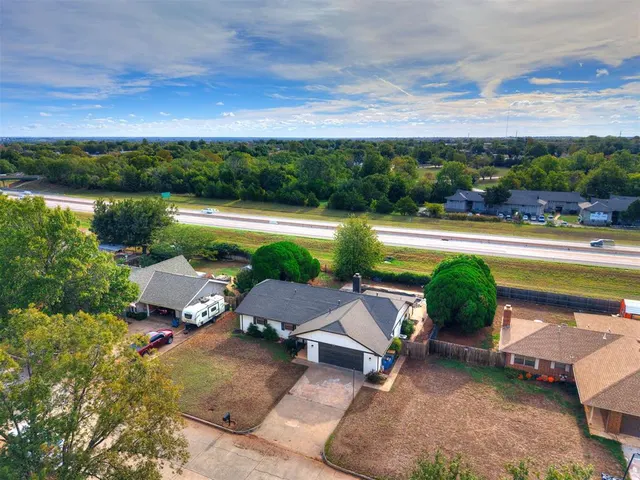 Photo 4 — 311 Christopher Drive, Chickasha, OK 73018