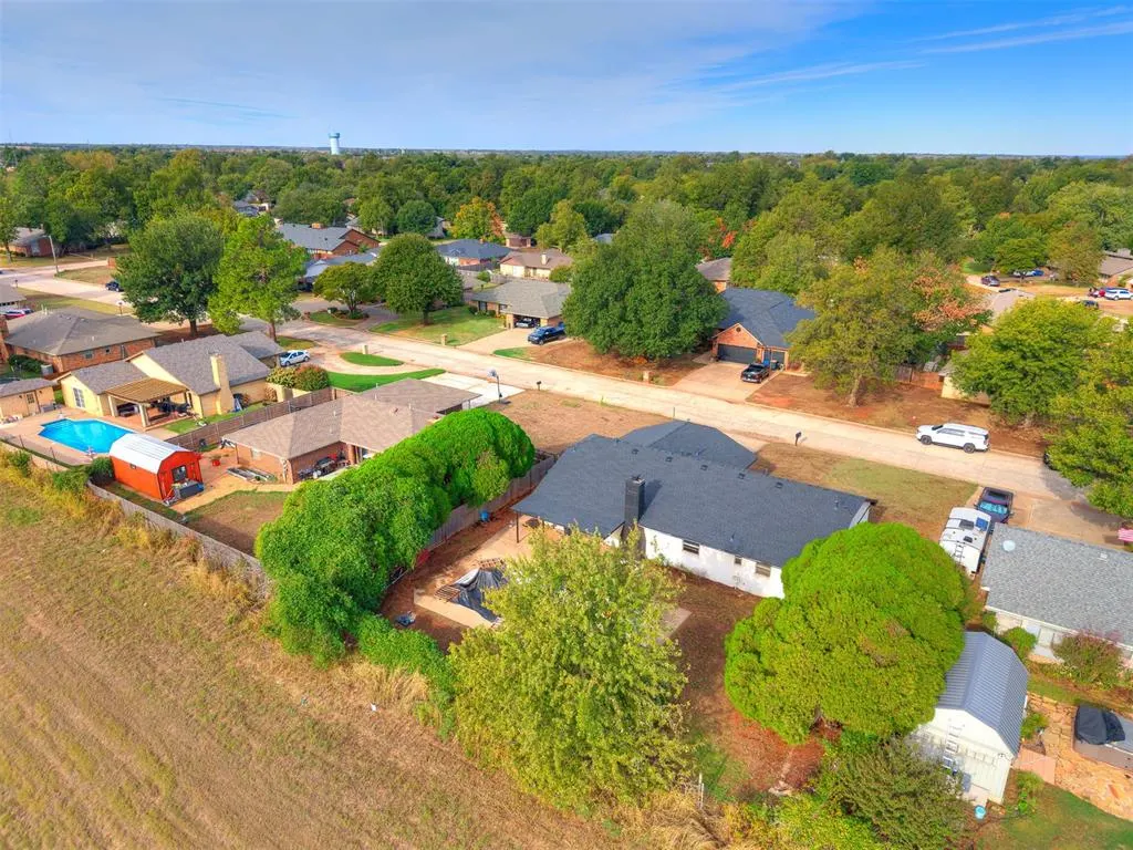 Photo 6 — 311 Christopher Drive, Chickasha, OK 73018