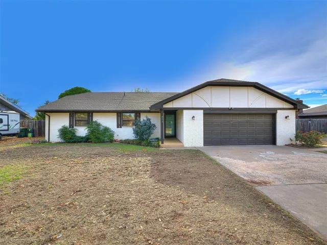 Photo 7 — 311 Christopher Drive, Chickasha, OK 73018