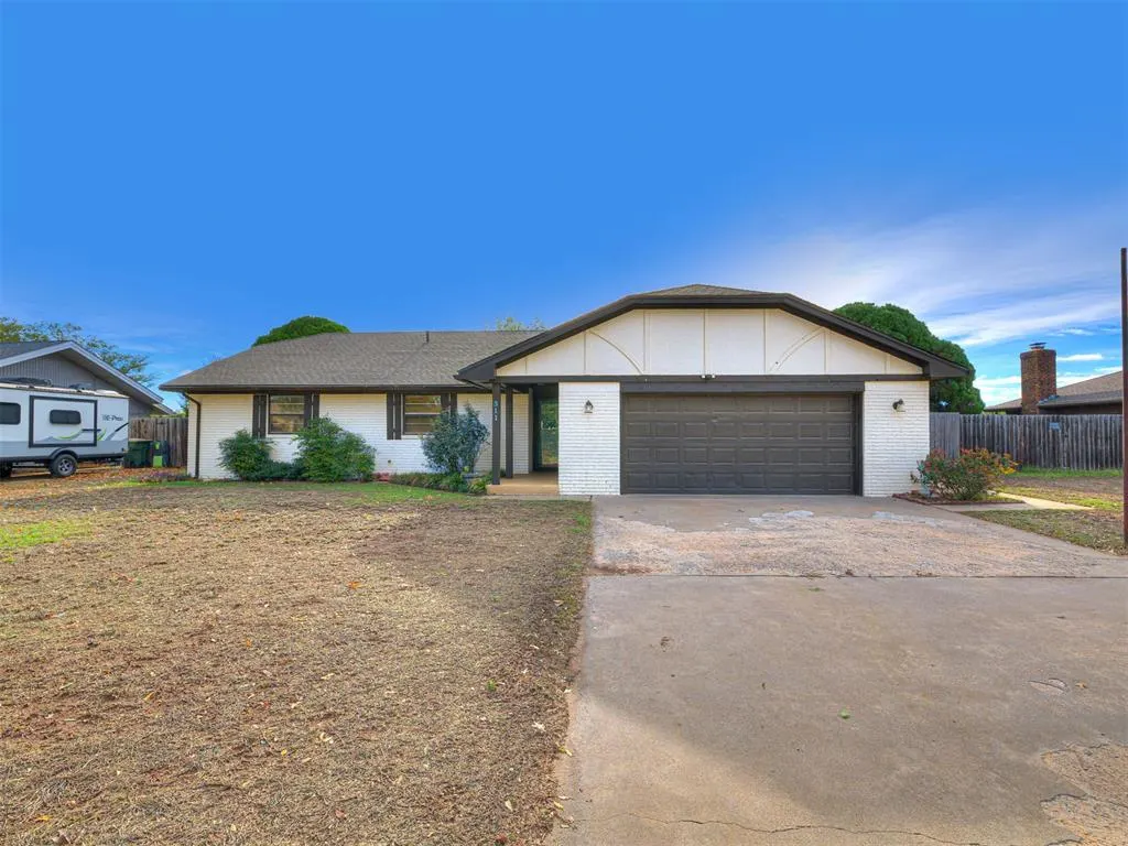 Photo 8 — 311 Christopher Drive, Chickasha, OK 73018