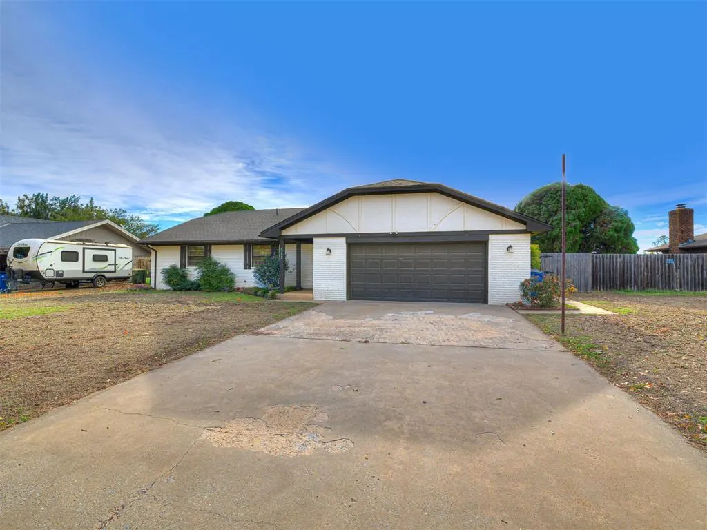 Photo 9 — 311 Christopher Drive, Chickasha, OK 73018