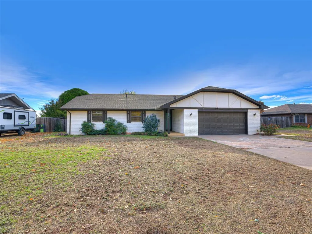 Photo 10 — 311 Christopher Drive, Chickasha, OK 73018