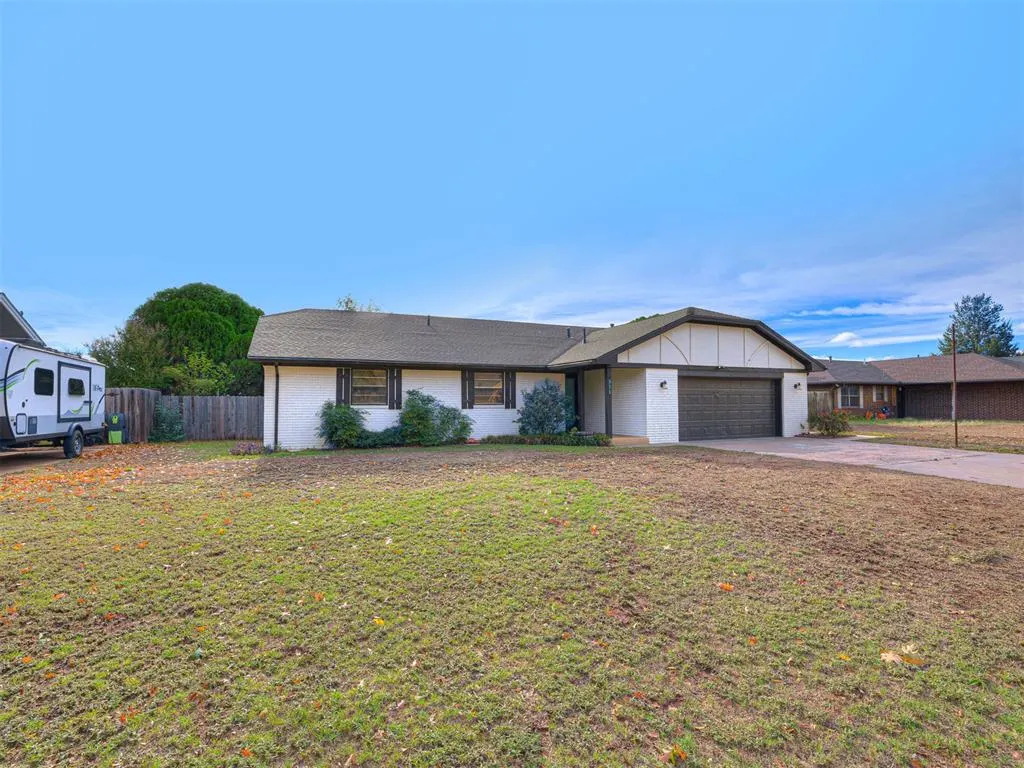 Photo 11 — 311 Christopher Drive, Chickasha, OK 73018