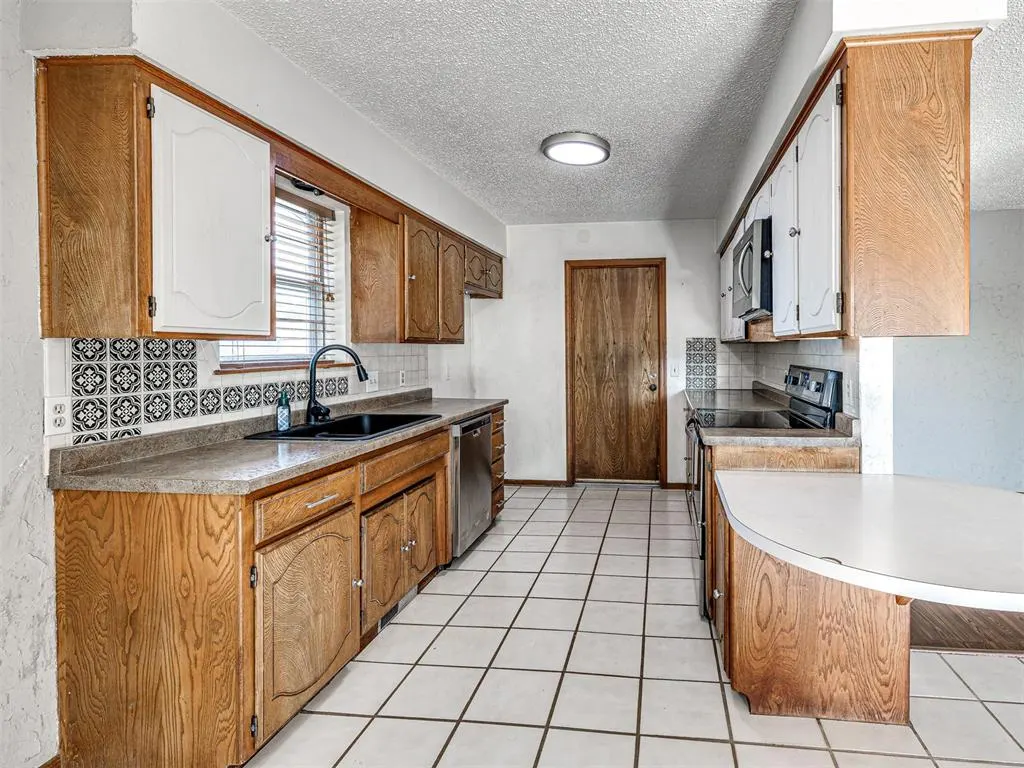 Photo 28 — 311 Christopher Drive, Chickasha, OK 73018