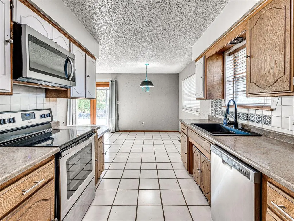 Photo 31 — 311 Christopher Drive, Chickasha, OK 73018