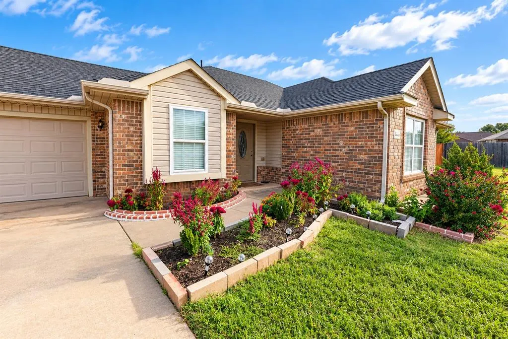 Photo 2 — 6100 Courtyards Court, Oklahoma City, OK 73149