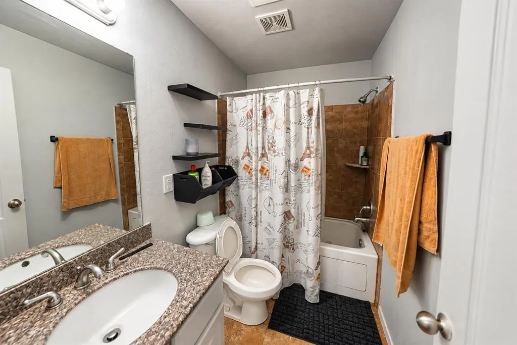 Photo 3 — 6100 Courtyards Court, Oklahoma City, OK 73149