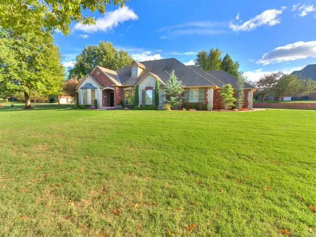 Photo 2 — 18470 N Antler Way, Edmond, OK 73012
